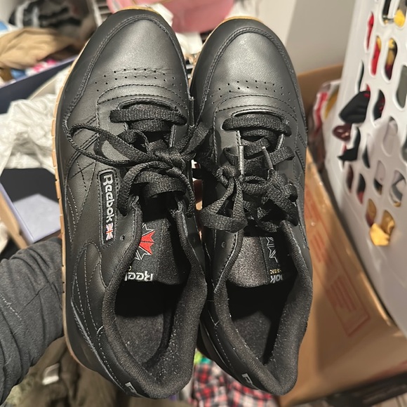 Reebok worn once size 9 - Picture 1 of 2